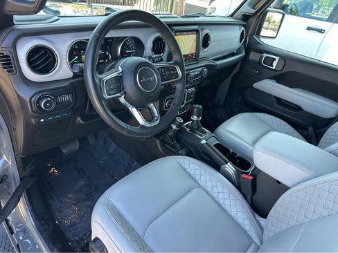 Used 2022 Jeep Wrangler Unlimited Sahara image 16