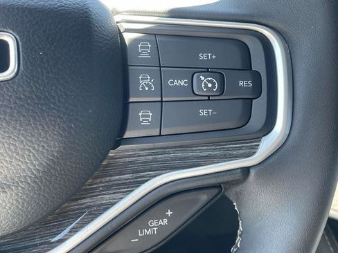 Used 2022 Jeep Wagoneer Series III w/ Convenience Group I image 16