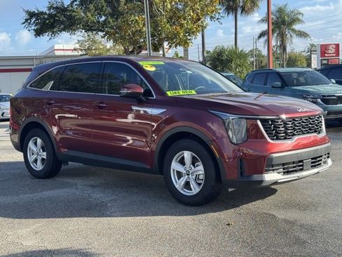 Certified 2025 Kia Sorento LX image 8