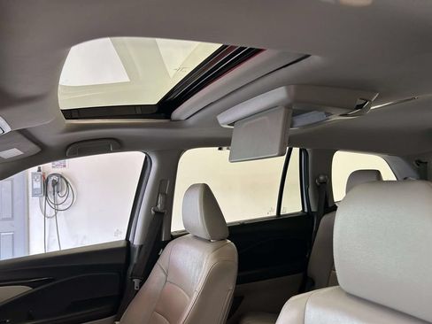 Used 2022 Honda Pilot Touring image 14