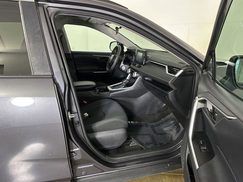 Used 2019 Toyota RAV4 LE w/ All Weather Liner Package AWD/4WD image 21