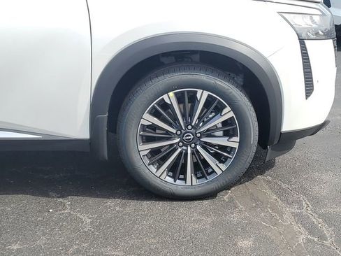 New 2026 Nissan Pathfinder Platinum image 9