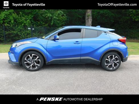 Used 2019 Toyota C-HR XLE FWD image 2