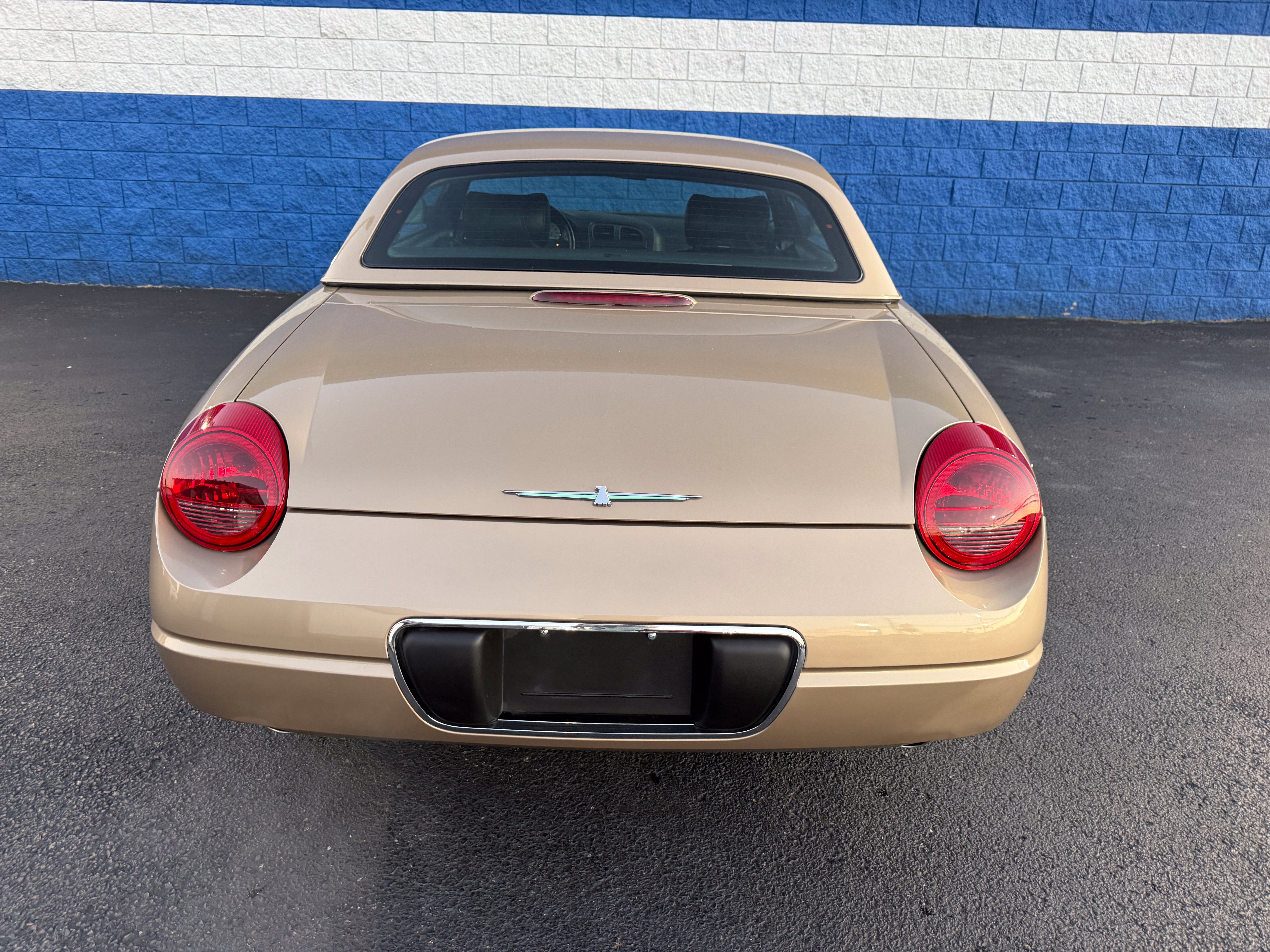 Used 2005 Ford Thunderbird RWD image 16