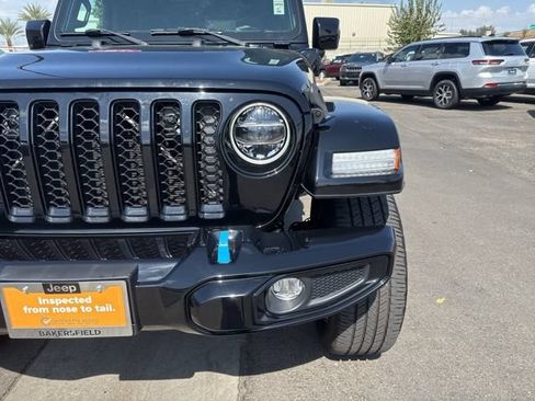 Used 2022 Jeep Wrangler Unlimited Sahara AWD/4WD image 9