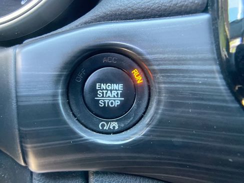 Used 2019 Jeep Grand Cherokee Laredo w/ Laredo X Package AWD/4WD image 29