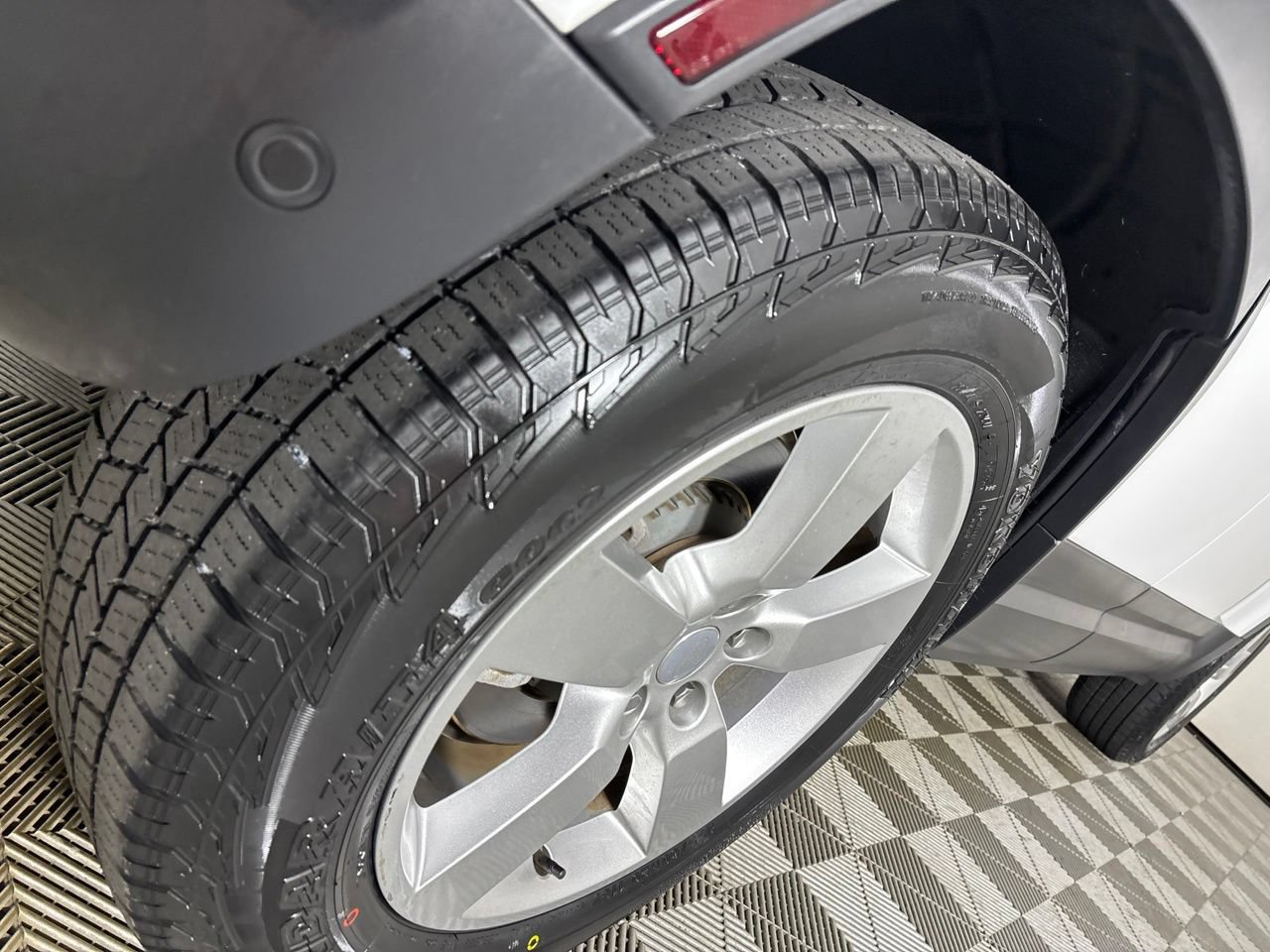 Used 2024 Land Rover Defender 110 S AWD/4WD image 33