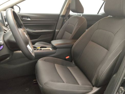 Used 2025 Nissan Altima 2.5 SV FWD image 17