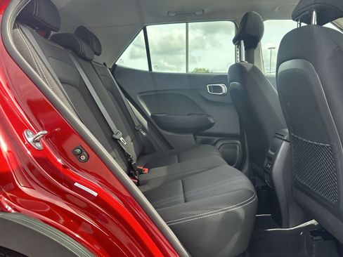 Used 2025 Hyundai Venue SEL FWD image 15