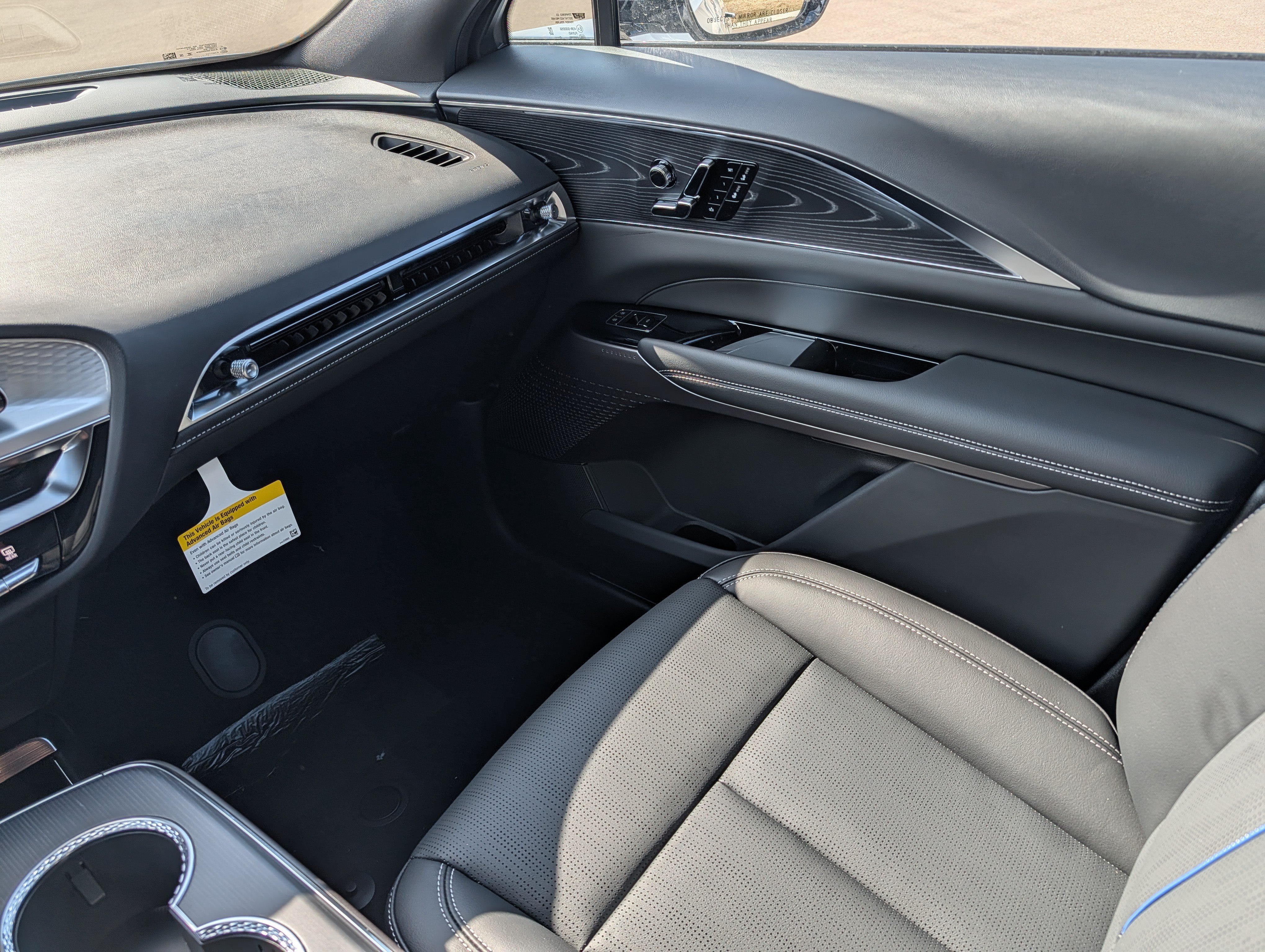 Used 2026 Cadillac Lyriq Sport w/ LPO, Floor Liner Package AWD/4WD image 8