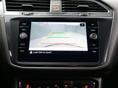 Used 2022 Volkswagen Tiguan SE AWD/4WD image 19