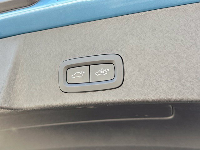 Certified 2024 Volvo XC40 B5 Core AWD/4WD image 36