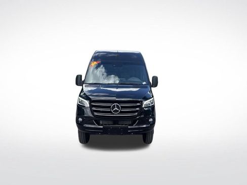 Used 2024 Mercedes-Benz Sprinter 3500 image 2