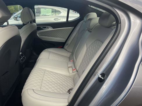 Used 2022 Genesis G70 3.3T w/ Sport Prestige Package image 11