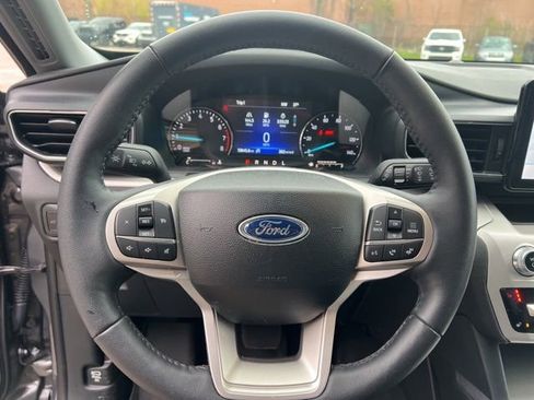 Used 2024 Ford Explorer XLT w/ Equipment Group 202A AWD/4WD image 26