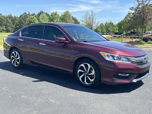 Used 2017 Honda Accord EX-L image 2