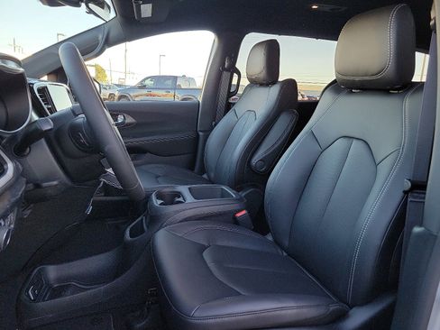 New 2026 Chrysler Voyager LX image 11