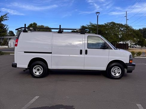 Used 2021 Chevrolet Express 2500 w/ Driver Convenience Package RWD image 4