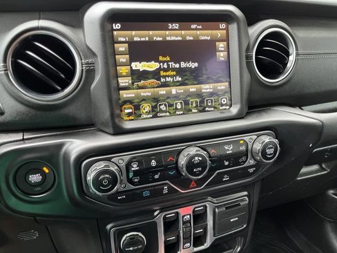 Used 2023 Jeep Wrangler Unlimited Sahara w/ Cold Weather Group AWD/4WD image 13