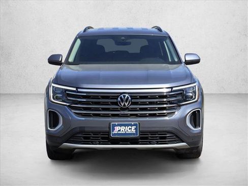 Used 2025 Volkswagen Atlas SE AWD/4WD image 2