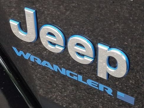 Used 2024 Jeep Wrangler Unlimited Sahara AWD/4WD image 30