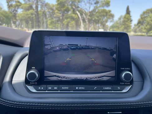 Used 2023 Nissan Rogue S image 16