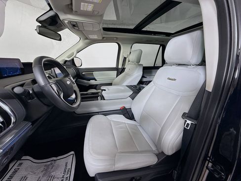 Certified 2025 Ford Expedition Platinum AWD/4WD image 2