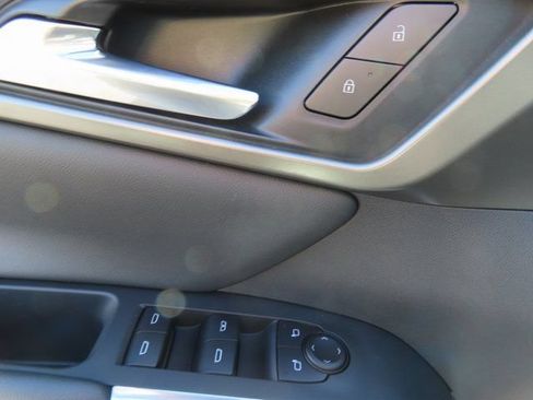 Used 2025 Chevrolet Traverse LT AWD/4WD image 11