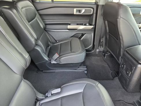 Used 2024 Ford Explorer XLT w/ Equipment Group 202A RWD image 33