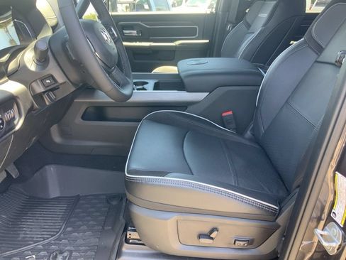 New 2025 RAM 2500 Laramie AWD/4WD image 17