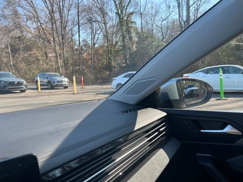 Used 2025 Volkswagen Jetta SE image 36