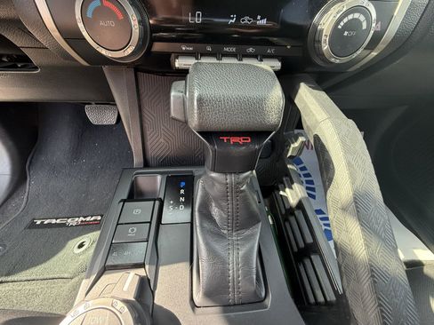 Used 2024 Toyota Tacoma TRD Off-Road AWD/4WD image 17