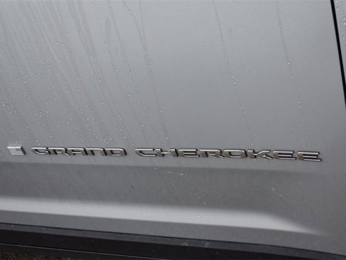 Used 2023 Jeep Grand Cherokee L Limited image 14