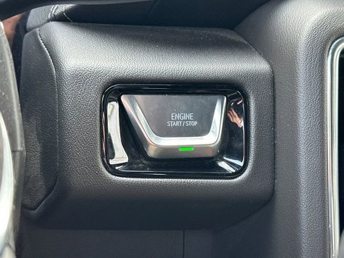 Used 2025 GMC Yukon Denali AWD/4WD image 23