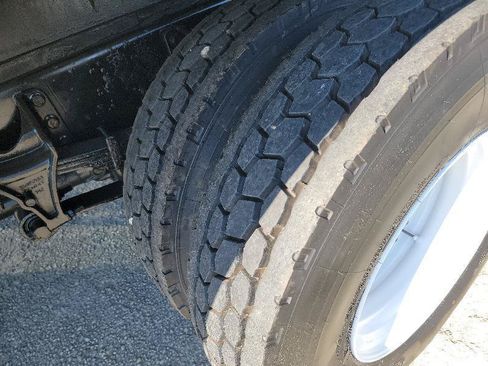 Used 2011 Ford F750 2WD Regular Cab Super Duty image 7