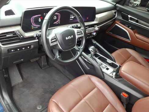 Used 2023 Kia Telluride EX w/ EX Captain's Chair Package image 11