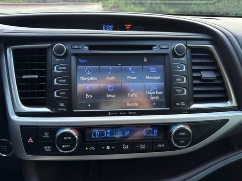 Used 2019 Toyota Highlander Limited Platinum AWD/4WD image 18