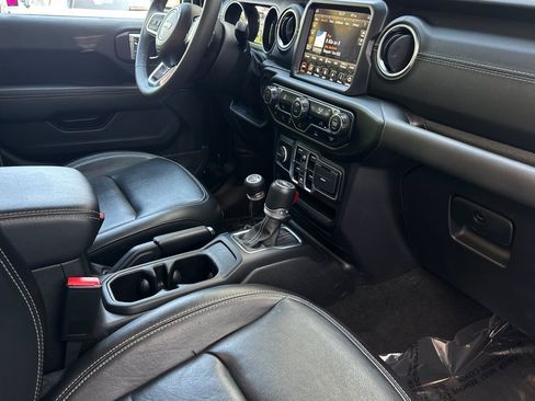 Used 2023 Jeep Wrangler Unlimited Sahara AWD/4WD image 35