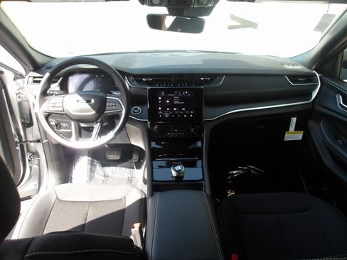 New 2025 Jeep Grand Cherokee L Laredo w/ Trailer Tow Package image 17