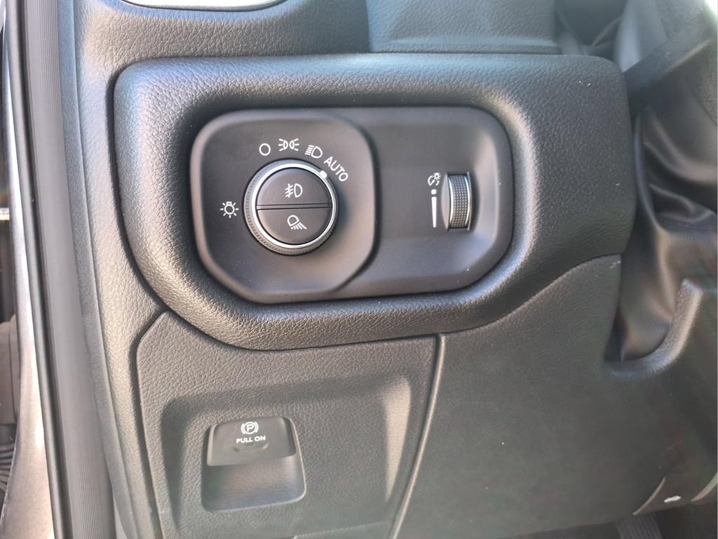 New 2026 RAM 1500 Express AWD/4WD image 17