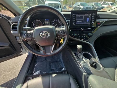 Used 2024 Toyota Camry SE image 18