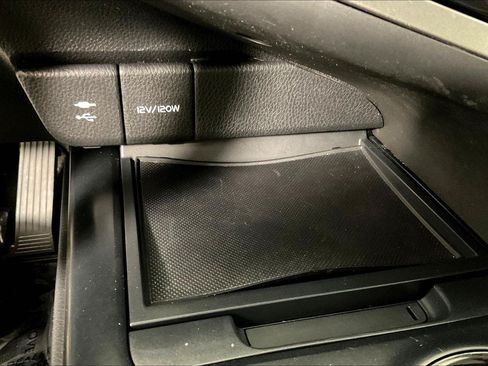 Used 2018 Toyota Camry LE w/ Convenience Package FWD image 15