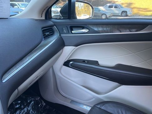 Used 2019 Lincoln MKC Reserve image 27