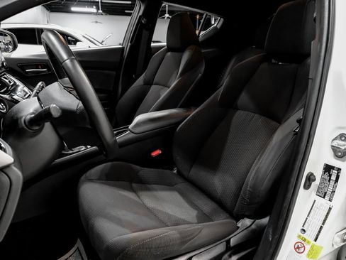 Used 2019 Toyota C-HR XLE image 40