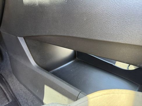 Used 2025 Nissan Rogue SV FWD image 19