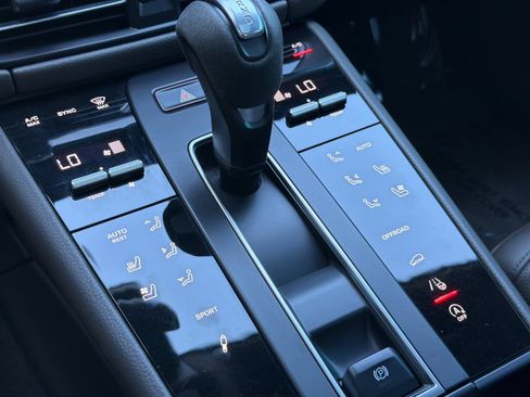 Certified 2023 Porsche Macan S AWD/4WD image 21