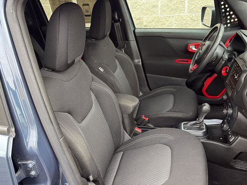 Used 2021 Jeep Renegade Latitude AWD/4WD image 21