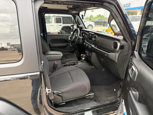 Used 2022 Jeep Wrangler Sport AWD/4WD image 5