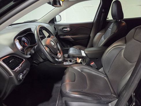 Used 2019 Jeep Cherokee Limited image 9