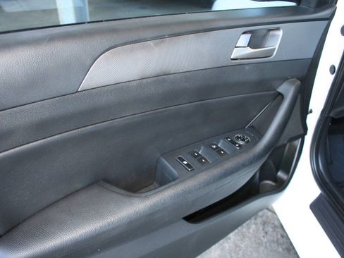 Used 2018 Hyundai Sonata SEL w/ Tech Package 02 FWD image 16